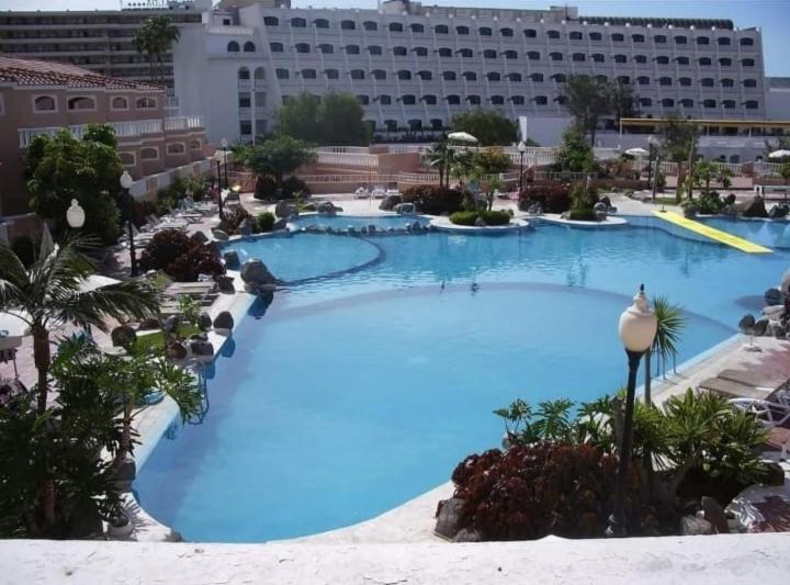 Appartement Spacious House With Sea Views And Pool